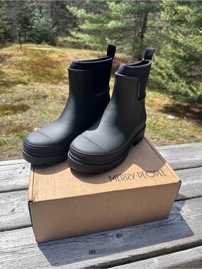 Merry People Black Women's Ankle Booties - Chunky Platform Chelsea Style
